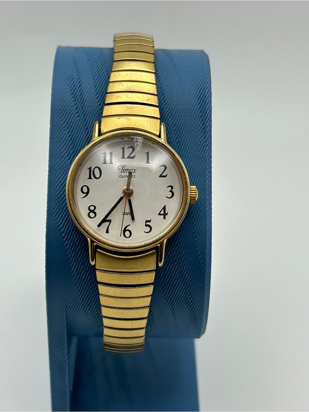 Vintage Timex Quartz Women’s Gold Tone Stretch Band Watch Dial Classic Analog